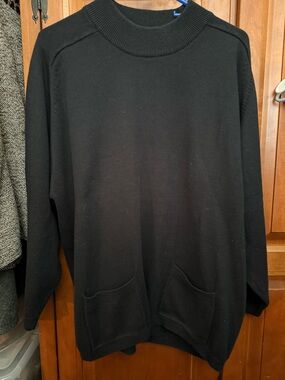 Vintage Grove Avenue Classic Black Knit Pullover with Front Pockets M
